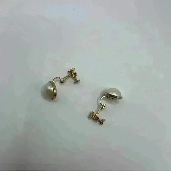 1960s Napier Half Pearl White Faux Pearl Gold Tone Clip On Screw Back Earrings - Picture 4 of 8